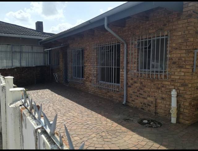 6 BEDROOM HOUSE FOR SALE IN PAUL KRUGERSOORD